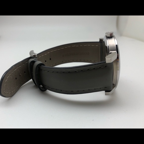 Burberry watch - Picture 3 of 5